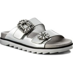 Klapki GUESS - Cambrie FLMBR2 LEL03 SILVE. Klapki damskie marki Guess. W wyprzedaży za 299.00 zł.