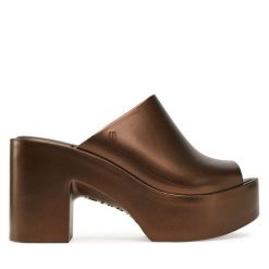 Klapki Melissa. Brązowe klapki damskie Melissa, bez wzorów, bez obcasa. Za 309.99 zł.