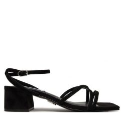 Sandały Steve Madden. Czarne sandały damskie Steve Madden, bez wzorów, bez obcasa, na słupku, bez zapięcia. Za 339.99 zł.