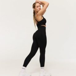 Legginsy damskie sporty walki z wysokim stanem czarne Combat. Czarne legginsy damskie GYMBEAM, s, bez wzorów, z elastanu, z podwyższonym stanem, do biegania. Za 113.90 zł.