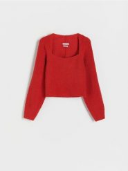 Sweter z kwadratowym dekoltem - czerwony. Czerwone swetry damskie Reserved, l, bez wzorów, z dzianiny, bez kołnierzyka, bez ramiączek, bez kaptura. W wyprzedaży za 29.99 zł.