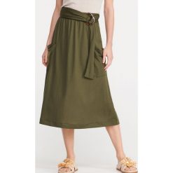 Dzianinowa spódnica z kieszeniami - Khaki. Spódnice damskie Reserved. Za 89.99 zł.