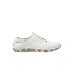 Buty sportowe damskie TBS Dream Cruiser. Białe obuwie sportowe damskie TBS, bez wzorów, z materiału, trekkingowe. Za 428.40 zł.