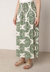 Ciemnozielona Rozkloszowana Spódnica z Wiskozy z Wysokim Stanem i Etnicznym Wzorem Ari. Zielone spódnice damskie Born2be, z aplikacjami, z wiskozy, biznesowe, z podwyższonym stanem, midi, dopasowane. Za 59.99 zł.