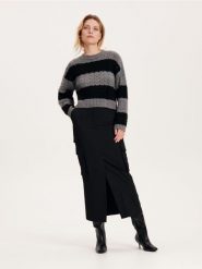 Sweter w warkoczowy splot - wielobarwny. Swetry damskie Reserved, l, bez wzorów, z dzianiny, bez kołnierzyka, bez ramiączek, bez kaptura. W wyprzedaży za 29.99 zł.