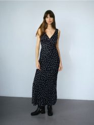 Satynowa sukienka maxi z wiskozy - wielobarwny. Sukienki damskie Reserved, l, bez wzorów, z satyny, bez kołnierzyka, bez ramiączek, maxi, dopasowane. W wyprzedaży za 89.99 zł.