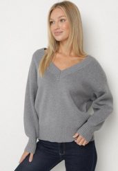 Szary Sweter z Kaszmirem z Dekoltem w Serek Plenae. Szare swetry damskie Born2be, uniwersalny, bez wzorów, z kaszmiru, eleganckie, bez kołnierzyka, bez ramiączek, bez kaptura. Za 129.99 zł.