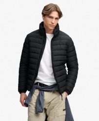 Superdry Kurtka Fuji Midweight Padded – slim, ocieplana, jet black. Czarne kurtki męskie Superdry., m, z aplikacjami, z materiału, bez kaptura. Za 577.35 zł.