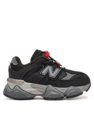 New Balance Sneakersy IV9060BK Czarny. Czarne buty sportowe chłopięce New Balance, bez wzorów, ze skóry, bez zapięcia. Za 399.99 zł.