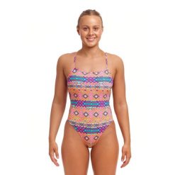 Strój kąpielowy Funkita Devil In Detail - Twisted. Czerwone kostiumy jednoczęściowe damskie FUNKITA, s, bez wzorów, sportowe, do pływania. Za 179.00 zł.