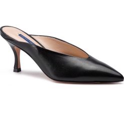 Klapki STUART WEITZMAN - Lulah ZL77302 Black Dress Nappa. Czarne klapki damskie Stuart Weitzman, bez wzorów, ze skóry, bez obcasa, na obcasie, bez zapięcia. W wyprzedaży za 769.00 zł.