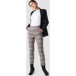 NA-KD Classic Spodnie w kratkę - Beige. Brązowe spodnie materiałowe damskie NA-KD Trend, w kratkę. Za 202.95 zł.