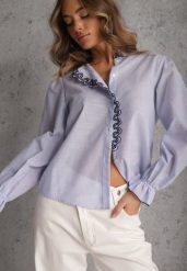 Niebieska Bawełniana Koszula z Falbanką i Haftem Ostorea. Niebieskie bluzki damskie Renee, l, w ażurowe wzory, z bawełny, eleganckie, bez kołnierzyka, bez ramiączek. Za 99.99 zł.