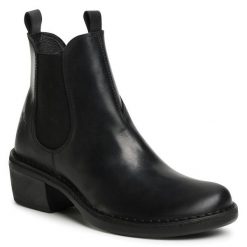 Botki Fly London. Czarne botki damskie Fly London, bez obcasa, na słupku, bez zapięcia. Za 709.99 zł.