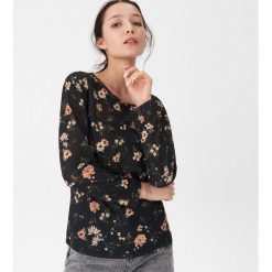 Sweter w kwiaty - Wielobarwn. Swetry damskie marki House. Za 49.99 zł.