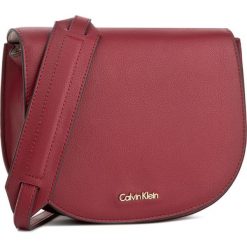 Torebka CALVIN KLEIN BLACK LABEL - Metropolitan Saddle K60K603781 910. Torebki do ręki damskie marki Calvin Klein Black Label. W wyprzedaży za 309.00 zł.
