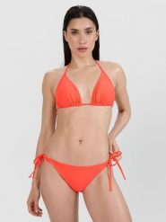 4F Góra od bikini damska - czerwona L. Czerwone bikini damskie 4f, na lato, l, bez wzorów. W wyprzedaży za 39.99 zł.