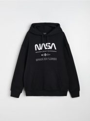 Bluza hoodie z nadrukiem NASA - czarny. Czarne bluzy męskie Sinsay, l, bez wzorów, bez kaptura. Za 69.99 zł.