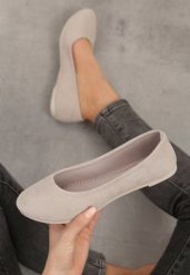Jasnoszare Balerinki Mahira. Szare baleriny damskie Born2be, bez wzorów, biznesowe, bez obcasa, na płaskiej podeszwie. Za 34.99 zł.