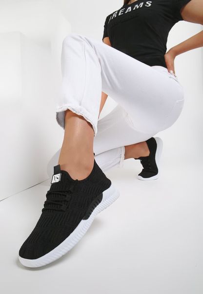 Czarne Buty Sportowe Pudina. Czarne obuwie sportowe damskie Renee, bez wzorów, wspinaczkowe. Za 39.99 zł.