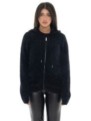 Damski sweter z kapturem i suwakiem z logo Leone 1947 Glam Winter. Czarne swetry damskie LEONE 1947 APPAREL, l, bez wzorów, bez kołnierzyka, bez ramiączek, z kapturem. Za 471.52 zł.