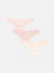 Majtki stringi 3 pack - pastelowy róż. Czerwone stringi damskie Reserved, l, bez wzorów. Za 49.99 zł.