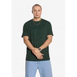 Koszulka sportowa męska Prosto Shield z krótkim rękawem. Zielone spodnie sportowe męskie Prosto., m, bez wzorów, z dresówki. W wyprzedaży za 86.99 zł.