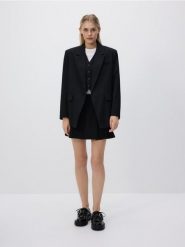 Marynarka z wiskozą - czarny. Czarne żakiety damskie Reserved, l, bez wzorów, z tkaniny. Za 199.99 zł.