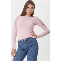 Różowy Sweter Kyla. Czerwone swetry dla dziewczynek Born2be, bez wzorów, z koronki, bez kołnierzyka, bez ramiączek, długie, bez kaptura. Za 79.99 zł.