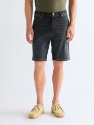 MESKIE SZORTY WRANGLER COWBOY SHORTS PINE 112378442. Zielone szorty męskie Wrangler, bez wzorów, z jeansu. Za 149.99 zł.