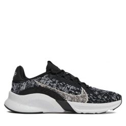 Buty na siłownię Nike. Czarne obuwie sportowe damskie Nike, bez wzorów, na fitness i siłownię. Za 399.99 zł.