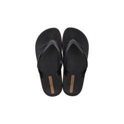 Klapki Ipanema Anatomic Lapa. Czarne klapki męskie Ipanema, wakacyjne. W wyprzedaży za 125.05 zł.