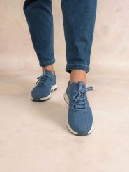 Buty sportowe damskie TBS Jellina. Niebieskie obuwie sportowe damskie TBS, bez wzorów, z materiału, trekkingowe. Za 372.50 zł.
