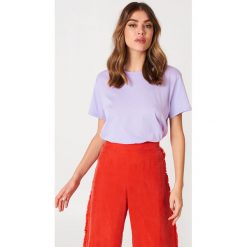 NA-KD Basic T-shirt oversize - Purple. Fioletowe t-shirty damskie NA-KD Basic, z bawełny. W wyprzedaży za 37.07 zł.