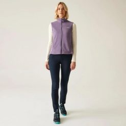 Spodnie turystyczne dla kobiet Regatta Pentre Stretch. Niebieskie spodnie sportowe damskie Regatta, bez wzorów, trekkingowe. Za 89.99 zł.