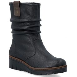 Botki damskie na koturnie ocieplane czarne Rieker X9155-00. Czarne botki damskie Rieker, ze skóry ekologicznej, bez obcasa, na koturnie, bez zapięcia. Za 379.00 zł.