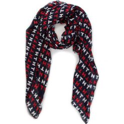 Szal TOMMY HILFIGER - Fun Logo Print Scarf AW0AW06189 901. Szaliki i chusty damskie marki Tommy Hilfiger. Za 179.00 zł.