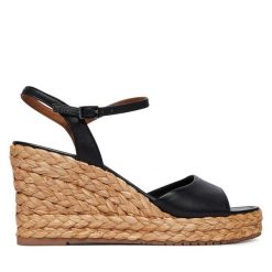 Espadryle Tamaris. Czarne sandały damskie Tamaris, bez wzorów, bez obcasa, bez zapięcia. Za 379.99 zł.