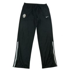 Second life - Spodnie dresowe męskie Serie A Juventus Turin - Jak nowy. Czarne spodnie sportowe męskie Nike, m, bez wzorów, z dresówki, do biegania. Za 170.36 zł.