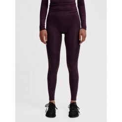 Damskie legginsy bezszwowe z wysokim stanem Hummel Shaping. Czerwone legginsy damskie Hummel, bez wzorów, z podwyższonym stanem, na jogę i pilates. Za 130.50 zł.