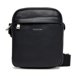Saszetka Calvin Klein. Czarne saszetki męskie Calvin Klein, młodzieżowe, małe. Za 239.99 zł.