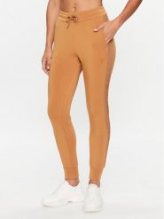 Guess Spodnie dresowe V2YB18 K7UW2 Beżowy Regular Fit. Brązowe spodnie dresowe damskie Guess, xl, z aplikacjami, z dresówki. Za 369.99 zł.