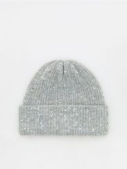 Czapka beanie z cekinami - jasnoszary. Szare czapki i kapelusze damskie Reserved, bez wzorów. W wyprzedaży za 39.99 zł.