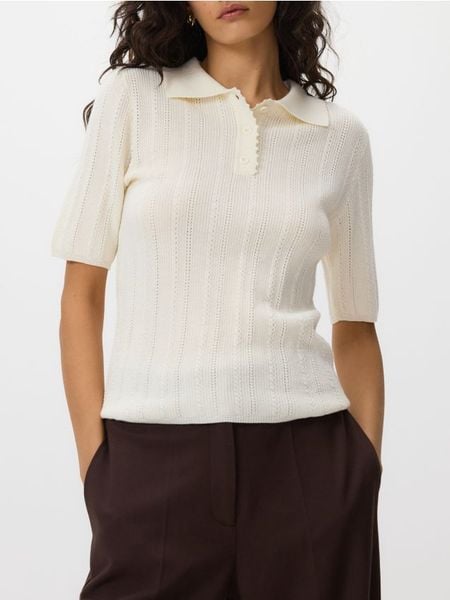 Sweter polo z wełną - kremowy. Białe swetry damskie Reserved, l, bez wzorów, z dzianiny, bez kołnierzyka, bez ramiączek, bez kaptura. Za 119.99 zł.