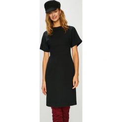 Calvin Klein - Sukienka. Sukienki damskie marki Calvin Klein. W wyprzedaży za 599.90 zł.
