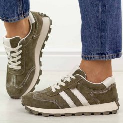 Khaki zamszowe skórzane półbuty damskie S.Barski 7097. Brązowe półbuty damskie S.BARSKI, na jesień, bez wzorów, z jeansu, eleganckie, bez obcasa, na płaskiej podeszwie, bez zapięcia. Za 269.00 zł.