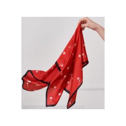 Apaszka czerwona w kwiaty ONE SIZE czerwony. Czerwone szaliki i chusty damskie marki Marie Zélie, z aplikacjami, z bawełny, klasyczne. Za 167.00 zł.