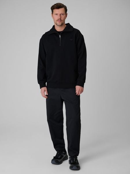 4F Spodnie casual męskie - czarne S. Czarne spodnie materiałowe męskie 4f, m, bez wzorów, z tkaniny, casualowe. Za 189.99 zł.