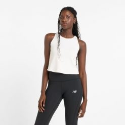 Koszulka damska New Balance WT51551LIT – biała. Białe t-shirty damskie New Balance, m, bez wzorów, z materiału, klasyczne, bez kołnierzyka. Za 109.99 zł.