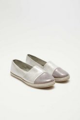 Espadryle z połyskiem. Szare espadryle damskie MOODO, bez wzorów, z bawełny, bez obcasa, bez zapięcia. W wyprzedaży za 20.99 zł.
